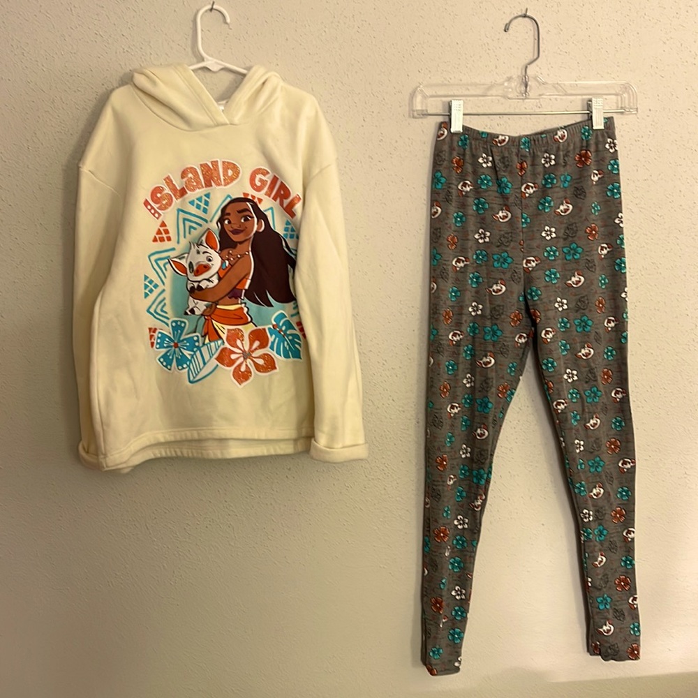 Moana sweatshirt & legging set.